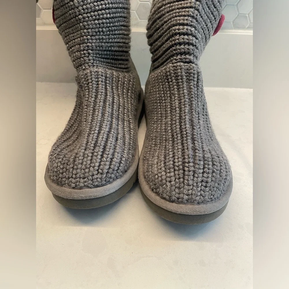 UGG Gray Knit Fabric & Suede Multicolor Felt Buttons‎ Sweater Boots Size 6
